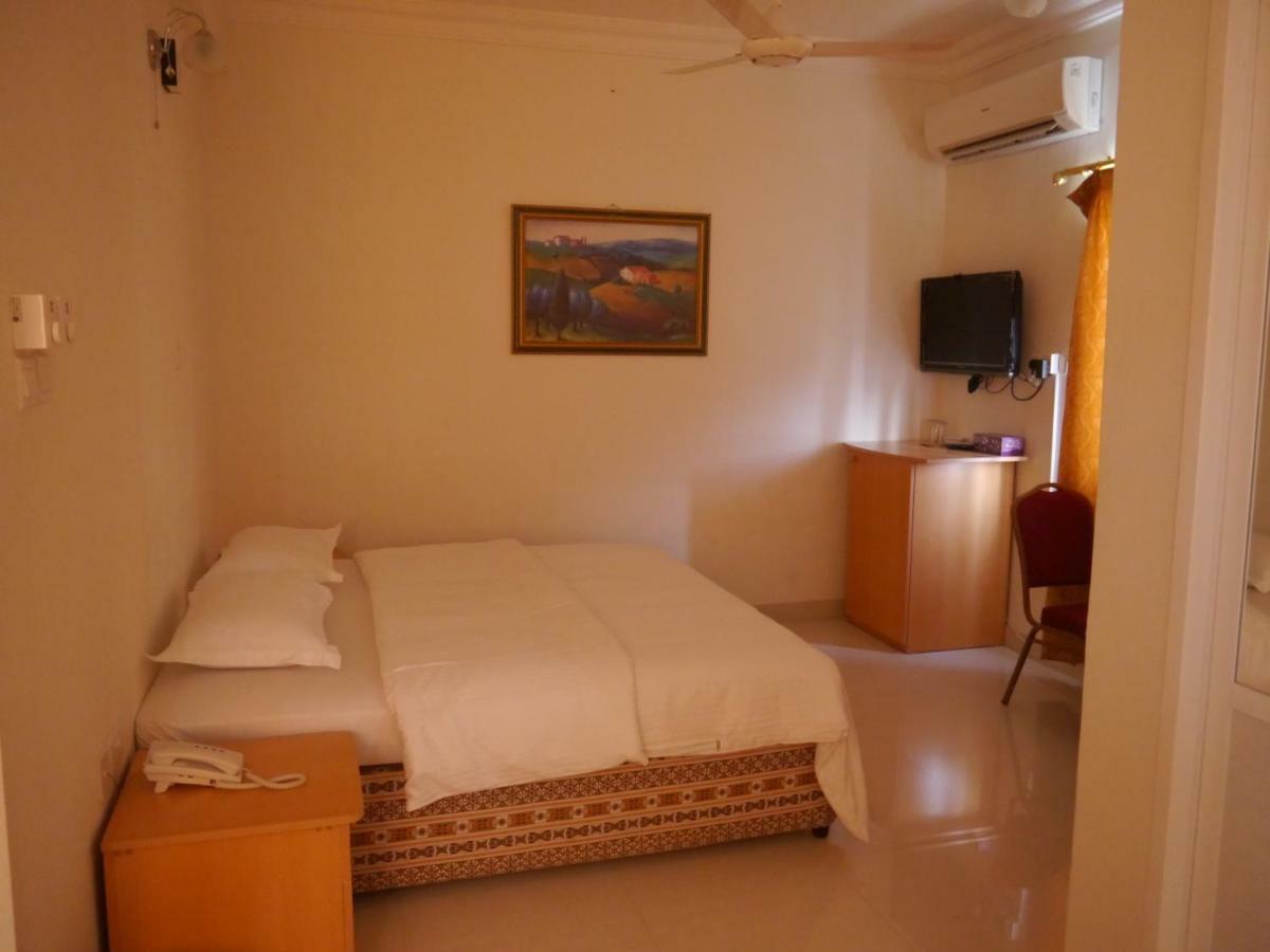 מוסקט Plaza Hotel מראה חיצוני תמונה
