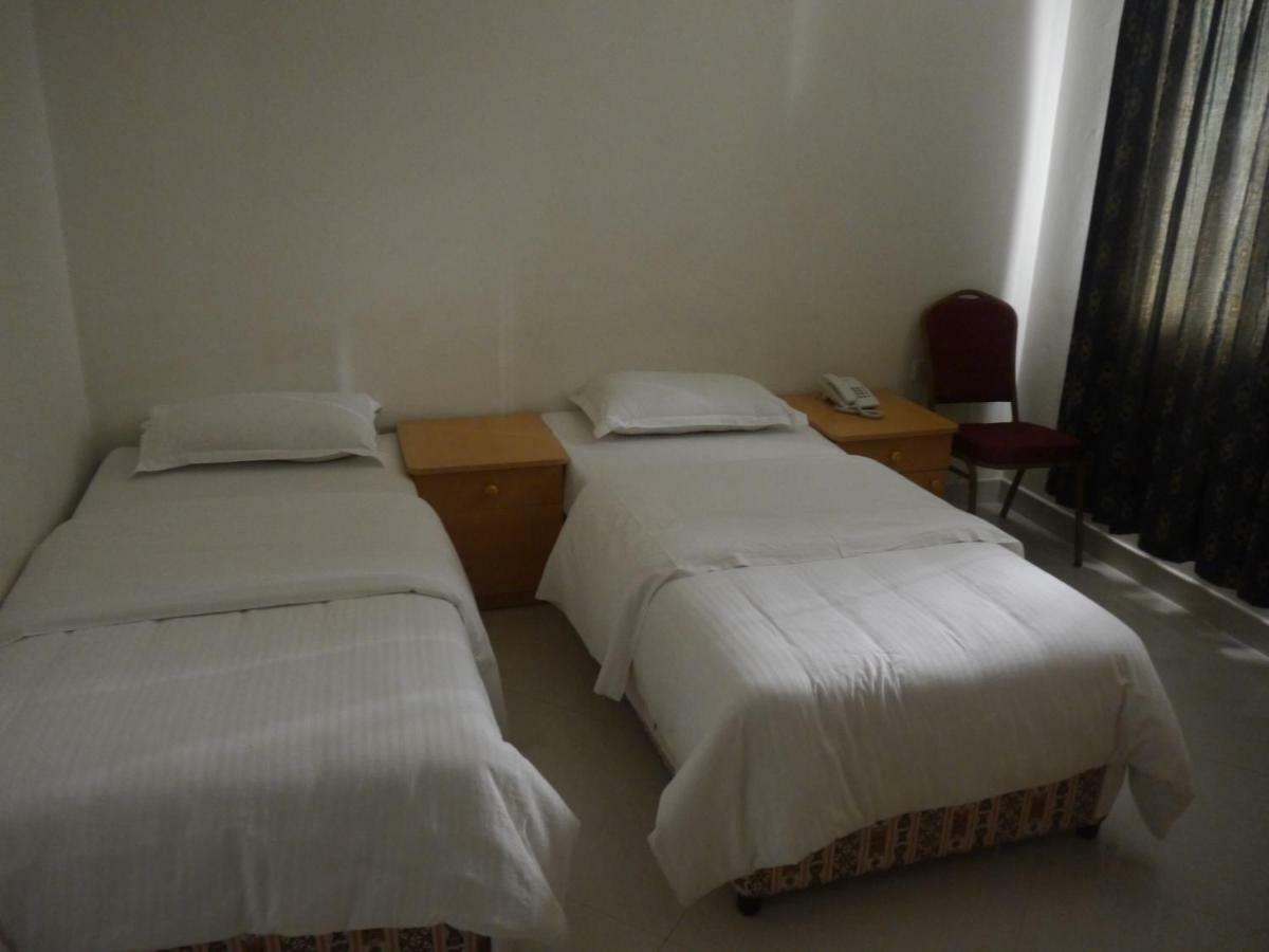 מוסקט Plaza Hotel מראה חיצוני תמונה